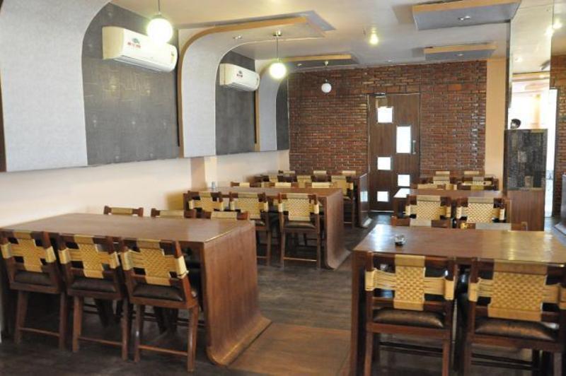 Hotel Vishwanath Varanasi Bagian luar foto